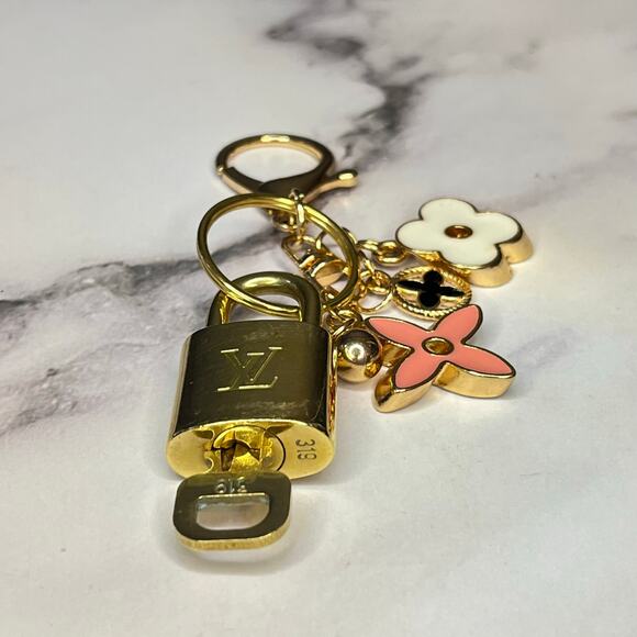 Louis Vuitton Lock & Key Set #319 with a Floral Charm Keychain - Picture 3 of 4